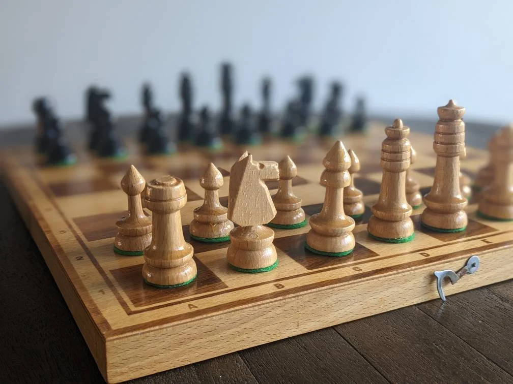 Royal Chess Mall wooden chess set for tournament players